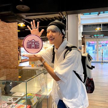 旅遊超級玩家煥鈞也出動到遊客中心蒐集(圖片來源：臺北市政府觀光傳播局)