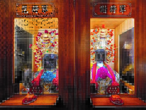 Generals Hsieh and Fan can both be seen in the procession of the Qingshan King Festival. (Photo/Samil Kuo)