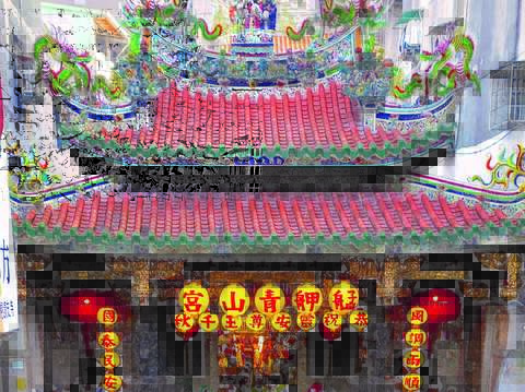 Locals gather every year at the Qingshan King Festival, joining the large-scale event that is believed to bless the whole Wanhua area.