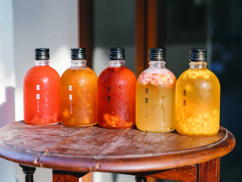A variety of kombucha flavors such as organic rose, Irwin mango and Kyoho grape from Xinshe have been developed.