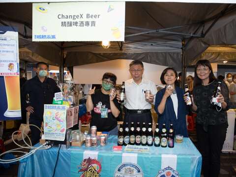 柯文哲25日前往北流中心喝聽市集與民眾同樂(圖片來源：臺北市政府文化局)