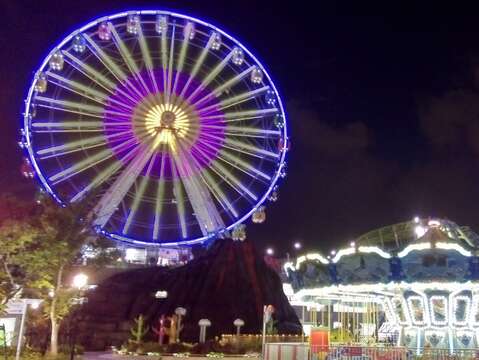 兒童新樂園夜景(圖片來源：臺北大眾捷運股份有限公司)