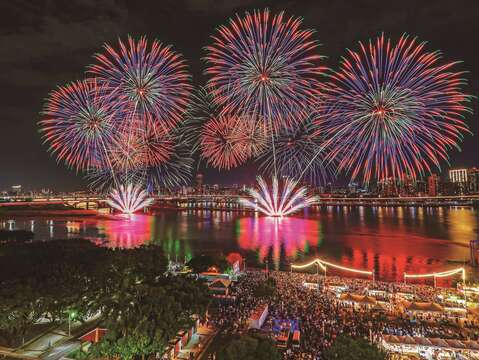 12_12_潘同正_炫麗台北-2022大稻埕情人節攝影比賽