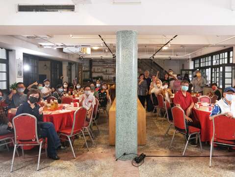 2022台灣新文化運動月《餐敘聚會吃什麼？蓬萊閣菜色復刻》全體來賓合影(圖片來源：臺北市政府文化局)