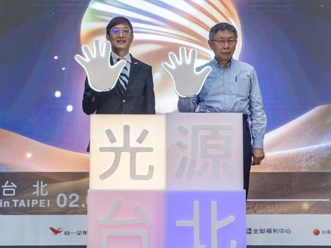 交通部觀光局副局長林信任及台北市長柯文哲合影，展現中央地方合力辦理疫後第一場大型國際觀光活動。(圖片來源：台北市政府觀光傳播局)
