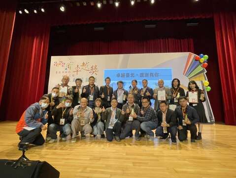 獲獎團隊大合照(圖片來源：臺北市政府工務局公園路燈工程管理處)