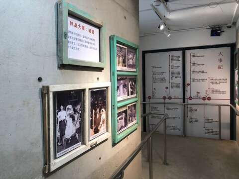 《窗駐時光：記憶中心新村影像展》修復眷村窗框及影像紀錄作為策展材料，展示昔日眷戶生活記憶(圖片來源：臺北市政府文化局)