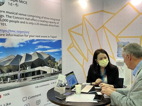 北市府觀傳局「亞洲國際旅遊展 ITB Asia」展位推廣臺北嶄新特色場館，吸引眾多專業買家前往洽談(圖片來源：臺北市政府觀光傳播局)
