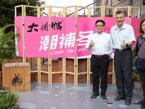 長官貴賓合影留念(圖片來源：臺北市商業處)
