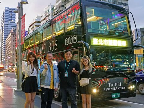 TiffwithMi與台北市觀光傳播局局長熱情巧遇(圖片來源：台北市政府觀光傳播局)