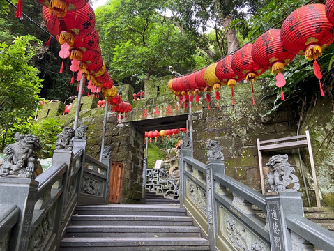 芝山岩隘門也是芝山公園內重要的三級古蹟(圖片來源：臺北市政府工務局公園路燈工程管理處)