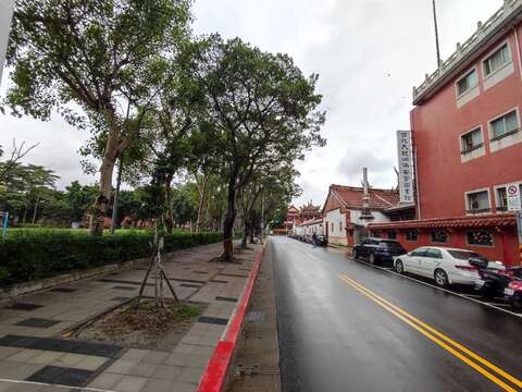 大龍國小人行道更新完成(圖片來源：臺北市政府工務局新建工程處)