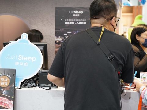 捷絲旅商品下殺3折起，現場購買人潮駱驛不絕。(圖片來源：臺北市政府觀光傳播局)