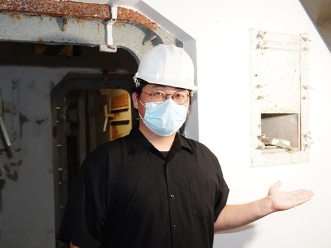 雙重防爆門與傳遞箱是主坑道的特色戰備設施(圖片來源：臺北市政府觀光傳播局).JPG