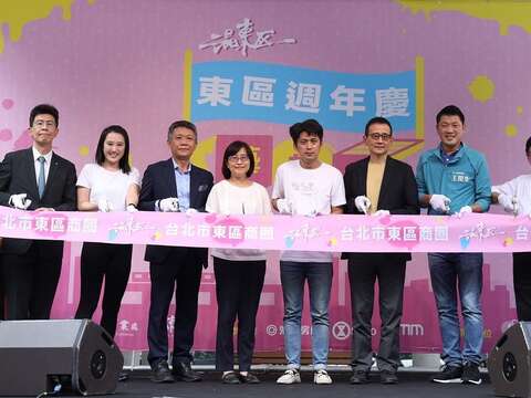 「東區週年慶藝起購」剪綵啟動儀式(圖片來源：臺北市商業處)