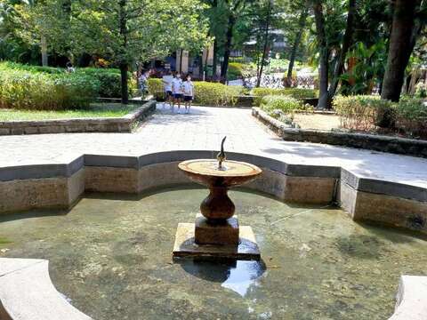 北投公園內極具特色雁鴨噴泉(圖片來源：臺北市政府工務局公園路燈工程管理處)