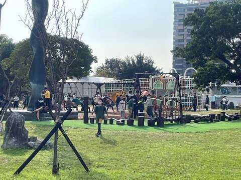 福林公園具有多款挑戰性的遊具(圖片來源:臺北市政府工務局公園路燈工程管理處)