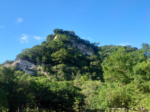 裸露的白土岩層，為歷史刻下印記(圖片來源：臺北市政府工務局公園路燈工程管理處)