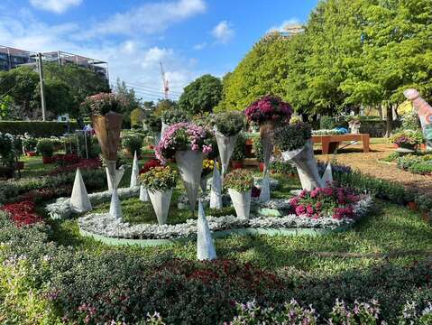 以各色菊花冰淇淋帶您進入「花園派對」(圖片來源：臺北市政府工務局公園路燈工程管理處)