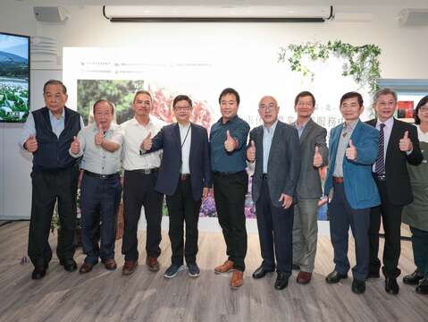 臺北市休閒農業旅遊服務中心啟用儀式大合照(圖片來源：臺北市政府產業發展局)