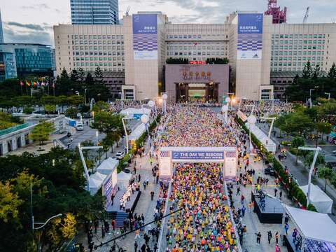 2021臺北馬拉松盛大開跑(圖片來源：體育局)