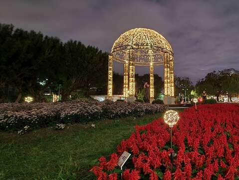 夜晚打卡新景點(圖片來源：臺北市政府工務局公園路燈工程管理處)