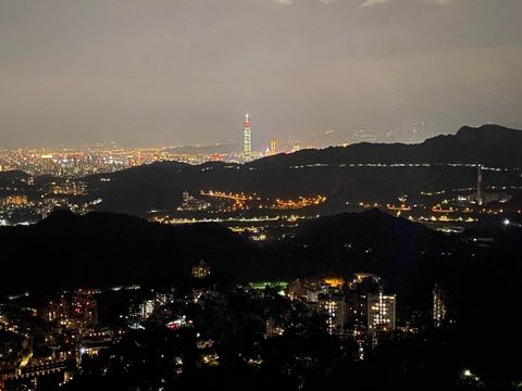 搭乘貓纜到貓空山區賞夜景(圖片來源:臺北市政府觀光傳播局)