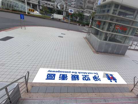 重要出口擴大淨空緩衝區(臺北101/世貿站) (圖片來源：臺北大眾捷運股份有限公司)