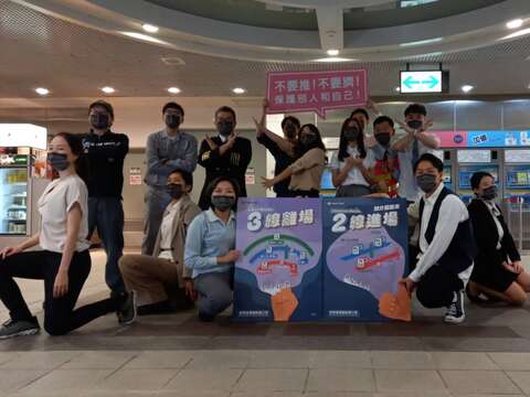 「不要推、不要擠、保護別人和自己！」臺北捷運潮天團又來啦！(圖片來源：臺北大眾捷運股份有限公司)