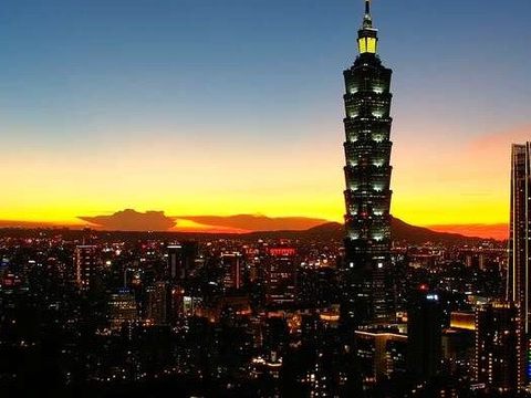從象山遠眺台北101，是夜遊臺北的經典路線。(圖片來源：臺北市政府觀光傳播局)