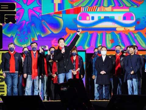 Mayor Attends New Year’s Countdown Party, Invites All to Taiwan Lantern Festival
