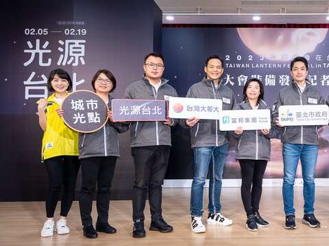 台北市政府蔣萬安市長(中間)、富邦金控林茂生副總(左五)、台灣大哥大林之晨總經理(左四) (圖片來源:臺北市政府產業發展局)