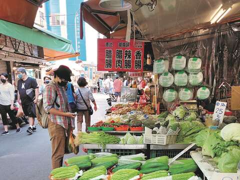 新鮮な野菜や果物がリーズナブルな価格で提供されている永春市場は、近藤さんのお気に入りスポットです。( 写真 / Taiwan Scene )
