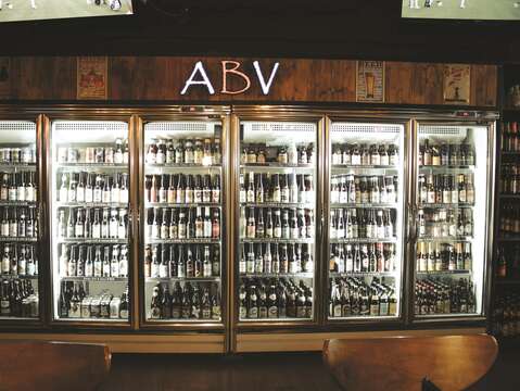 ABV が地中海料理に合う種類豊富なクラフトビールを提供されています。( 写真/ABV バー&キッチン )