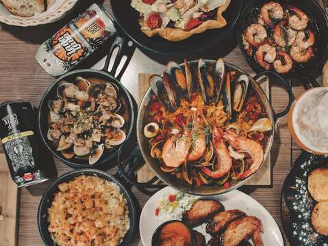 ABV が地中海料理に合う種類豊富なクラフトビールを提供されています。( 写真/ABV バー&キッチン )