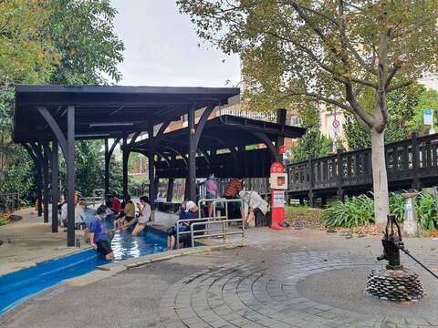 泉源公園泡腳池(圖片來源：臺北市政府產業發展局)