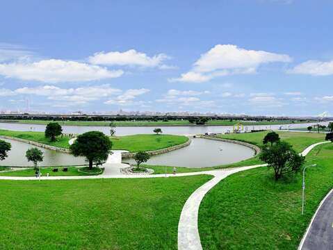 美堤河濱公園自然親水灣(圖片來源：臺北市政府工務局水利工程處)
