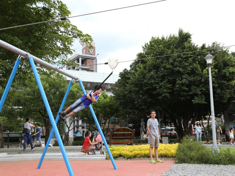 中央藝文公園是讓小朋友盡情玩樂的好地方(圖片來源：臺北市政府工務局公園路燈工程管理處)