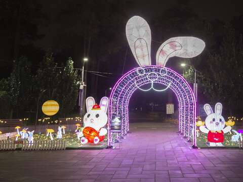 大安燈區-快樂天堂兔(圖片來源：臺北市政府民政局)