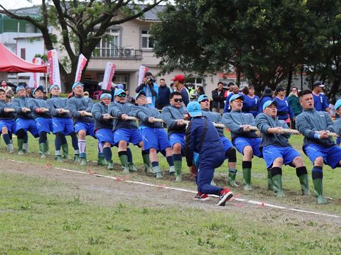 傳統拔河競賽，展現選手力與美。(資料照片)