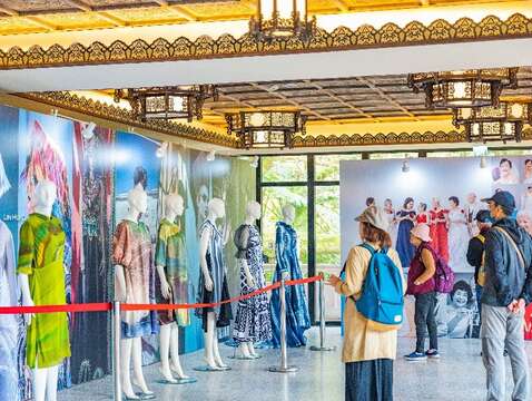 2023陽明山花季 「林卉祺高級訂製服」設計展(圖片來源：臺北市政府工務局公園路燈工程管理處)
