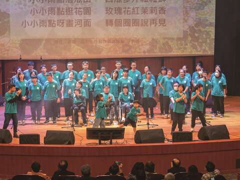 「罕見疾病基金會」舉辦感恩音樂會,除了透過音樂鼓勵病友與家屬,也讓更多人了解罕見疾病。(圖/財團法人罕見疾病基金會)