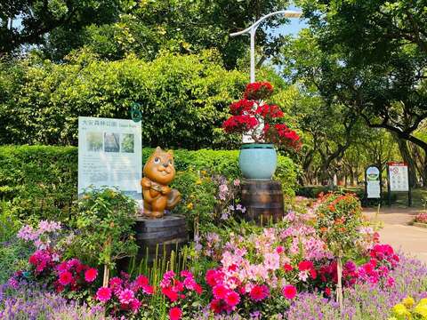 可愛小松鼠打造療癒小景(圖片來源：臺北市政府工務局公園路燈工程管理處)
