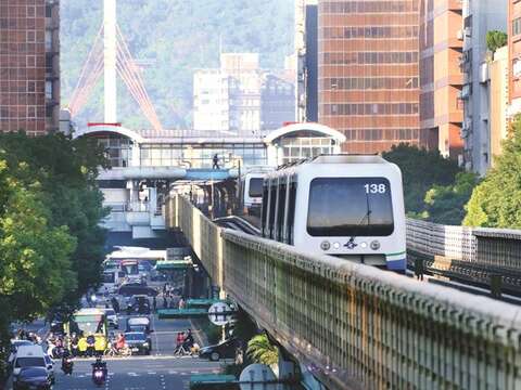 The MRT, bus service, and shared transportation in Taipei comprise a convenient transportation network. (Photo/Yuskay Huang)
