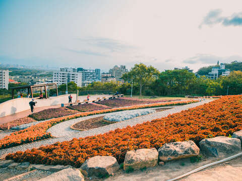 三層崎鷹眼造景遠眺北投市景(圖片來源：臺北市政府工務局公園路燈工程管理處)