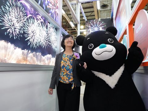 臺北市觀傳局陳淑慧局長一同參觀臺北館，推廣即將在7月舉辦的大稻埕夏日節(圖片來源：臺北市政府觀光傳播局)