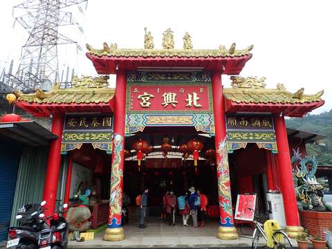 導覽終點--北興宮，是早期雲林鄉親應聘北上開採煤礦迎請奉祀的王爺廟。(圖片來源：臺北市政府工務局大地工程處)