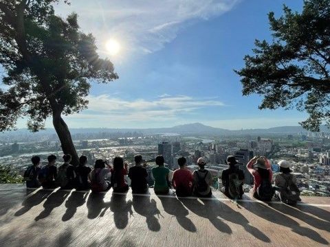 「微風平台」坐擁百萬美景，非常推薦欣賞日落。(圖片來源：臺北市政府觀光傳播局)