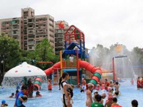 TWD: Revamped Water Fun Zone to Reopen May 11
