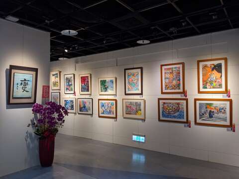 靜心高中親師生聯展「靜觀心藝」即日起至5月7日於臺北市青少年發展暨家庭教育中心5樓藝文沙龍展出。(圖片來源：臺北市青少年發展暨家庭教育中心)